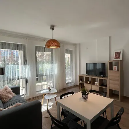 Idea - Two Separate Bedrooms And Living Διαμέρισμα *